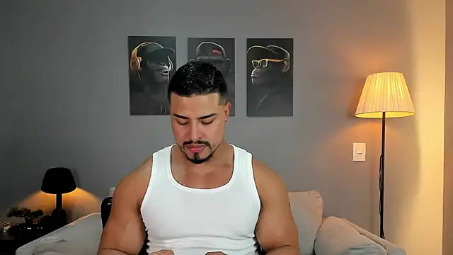 Snapshot of ApoloMakris chatting on November 2025 07:06:01 PM ApoloMakris online show from November 2025 07:06:01 PM