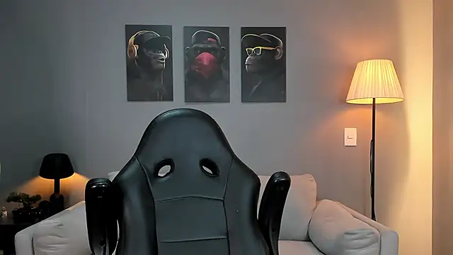 Snapshot of ApoloMakris chatting on November 2025 05:13:02 PM ApoloMakris online show from November 2025 05:13:02 PM