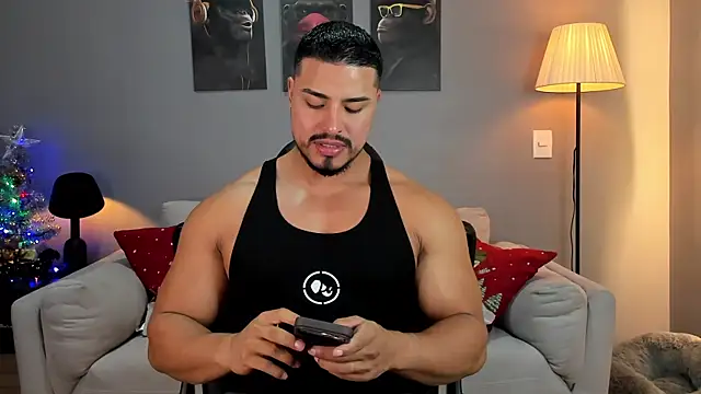 Snapshot of ApoloMakris chatting on December 2025 08:28:02 PM ApoloMakris online show from December 2025 08:28:02 PM