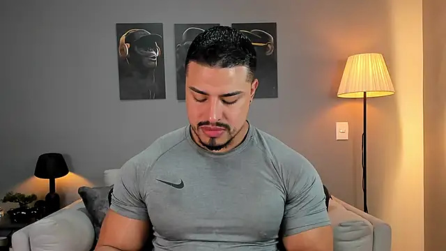 Snapshot of ApoloMakris chatting on November 2025 03:44:02 PM ApoloMakris online show from November 2025 03:44:02 PM