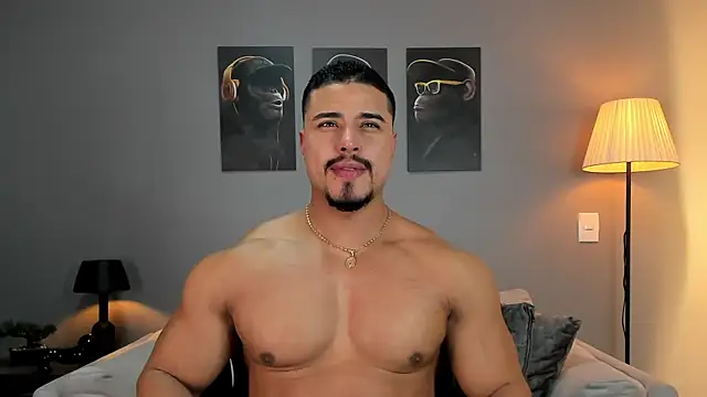 Snapshot of ApoloMakris chatting on October 2025 08:05:01 PM ApoloMakris online show from October 2025 08:05:01 PM