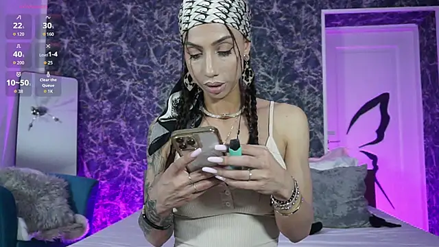 BrianaGolddenn online show from May 2026 07:32:02 PM