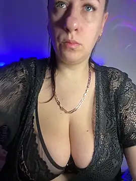 Evelinia online show from October 2025 12:50:01 PM