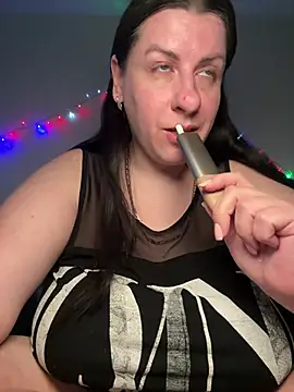 Evelinia online show from April 2026 03:25:01 PM