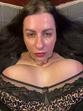 Evelinia online show from May 2026 03:29:01 PM