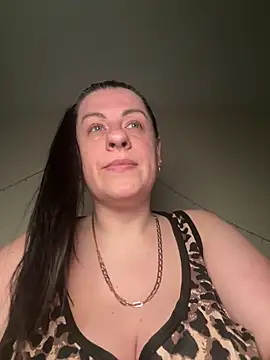 Evelinia online show from April 2026 03:18:02 PM