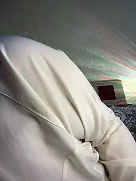 Evelinia online show from September 2025 12:49:01 PM