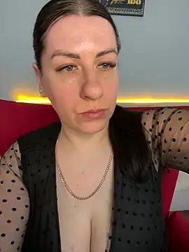 Evelinia online show from March 2025 02:06:01 PM