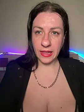 Evelinia online show from May 2026 03:48:02 PM