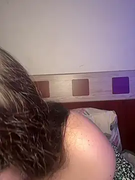 Evelinia online show from May 2026 03:31:01 PM