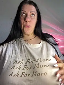 Evelinia online show from September 2025 12:44:02 PM