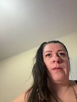 Evelinia online show from November 2025 04:33:02 PM