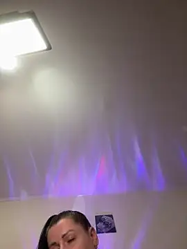 Evelinia online show from December 2025 04:34:02 PM