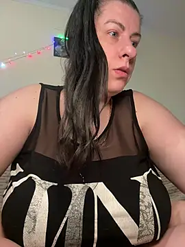 Evelinia online show from March 2026 04:19:01 PM