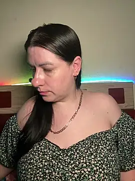Evelinia online show from May 2026 03:27:02 PM