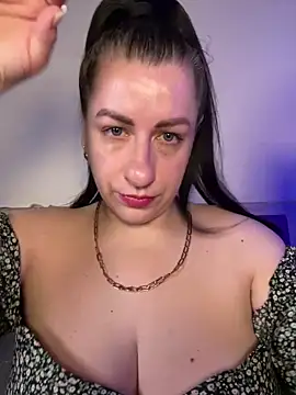 Evelinia online show from May 2026 03:33:01 PM