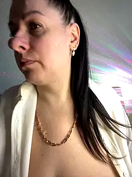 Evelinia online show from September 2025 12:45:01 PM