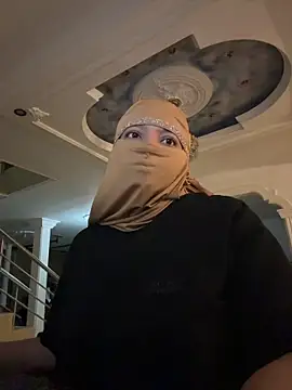 malak nanyy online show from April 2026 02:28:01 AM