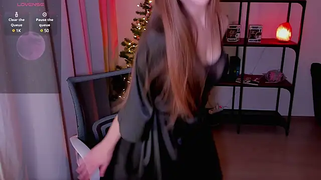 Snapshot of Hailees_secrets chatting on December 2024 04:40:02 PM Hailees secrets online show from December 2024 04:40:02 PM