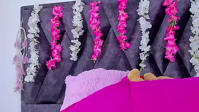 ALISSONREYEZ online show from February 2025 12:30:02 PM