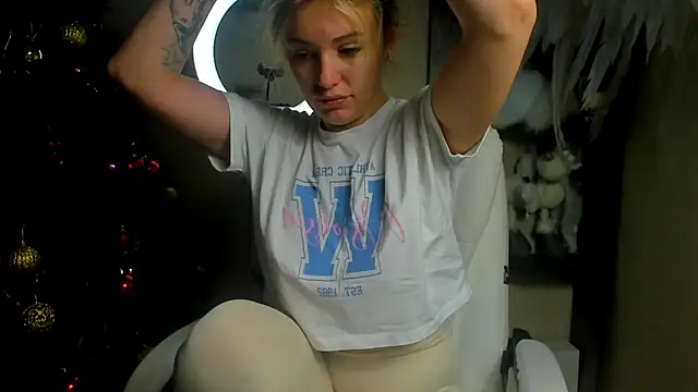 foxy blond online show from December 2025 12:36:01 AM