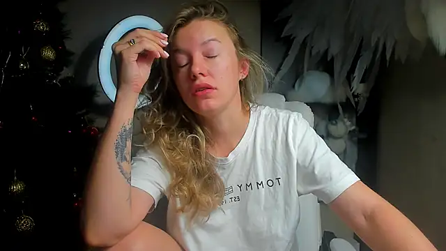 foxy blond online show from December 2025 12:24:02 AM