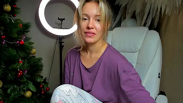 foxy blond online show from December 2025 12:23:01 AM