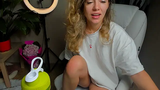 foxy blond online show from October 2025 12:23:01 AM