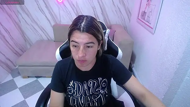 Snapshot of Valerie_b chatting on February 2025 03:07:02 AM Valerie b online show from February 2025 03:07:02 AM