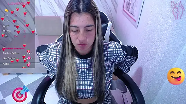 Snapshot of Valerie_b chatting on February 2025 03:11:01 AM Valerie b online show from February 2025 03:11:01 AM