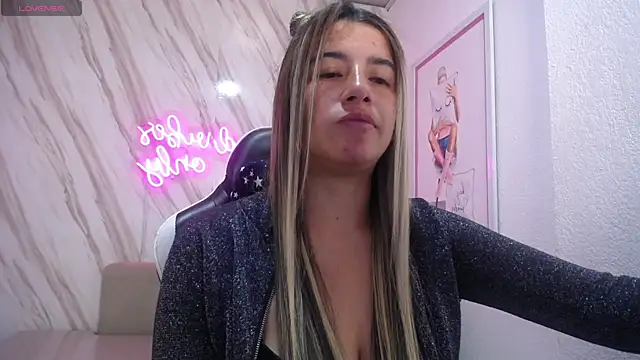 Snapshot of Valerie_b chatting on February 2025 06:15:02 AM Valerie b online show from February 2025 06:15:02 AM