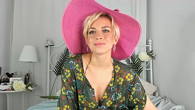 SakuFox online show from November 2025 10:15:01 PM