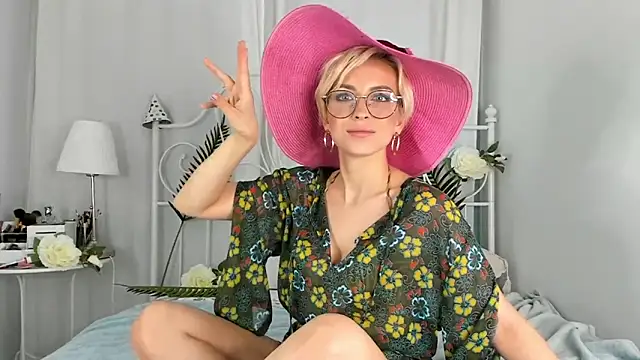 SakuFox online show from October 2025 07:21:01 PM