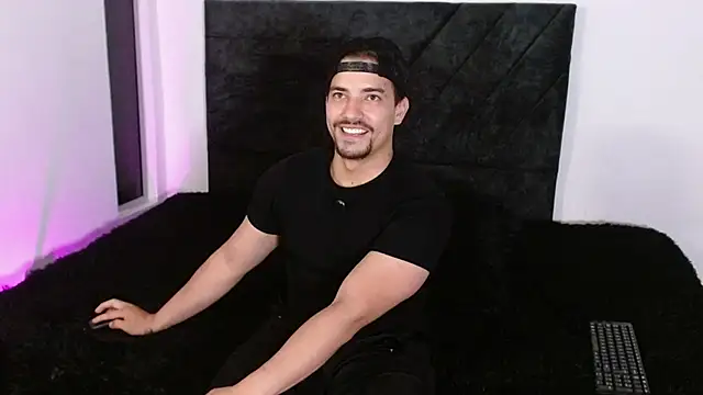 Snapshot of Ian_Daviz chatting on July 2026 04:13:01 AM Ian Daviz online show from July 2026 04:13:01 AM