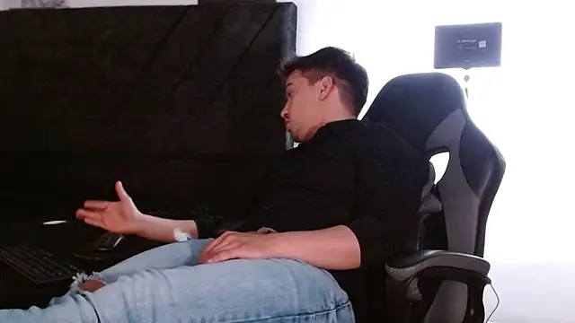 Ian Daviz online show from April 2026 08:44:02 PM