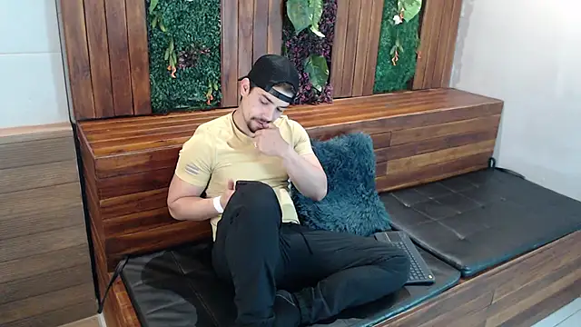 Ian Daviz online show from October 2025 12:04:01 PM