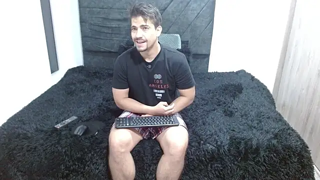 Snapshot of Ian_Daviz chatting on June 2026 04:24:01 PM Ian Daviz online show from June 2026 04:24:01 PM