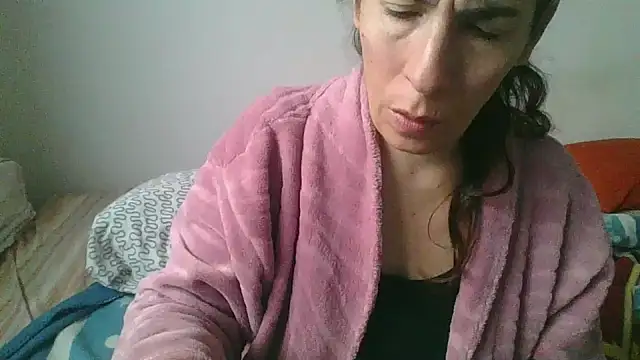 Snapshot of hairygirl80 chatting on October 2025 08:44:01 AM hairygirl80 online show from October 2025 08:44:01 AM