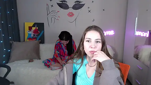 Snapshot of SummerLeena chatting on January 2025 02:30:01 PM SummerLeena online show from January 2025 02:30:01 PM