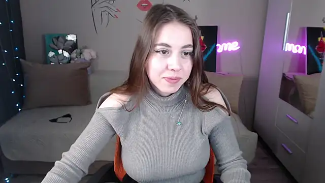 Snapshot of SummerLeena chatting on January 2025 04:34:01 PM SummerLeena online show from January 2025 04:34:01 PM