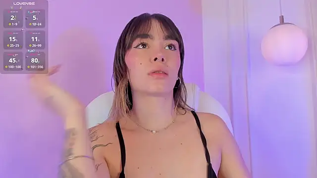 Lucy Vega online show from November 2025 03:43:02 AM