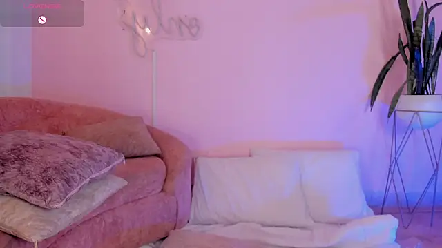 Lucy Vega online show from November 2025 04:02:01 AM