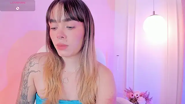 Lucy Vega online show from December 2025 04:50:02 AM