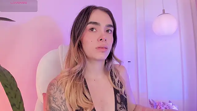 Lucy Vega online show from November 2025 04:50:02 AM