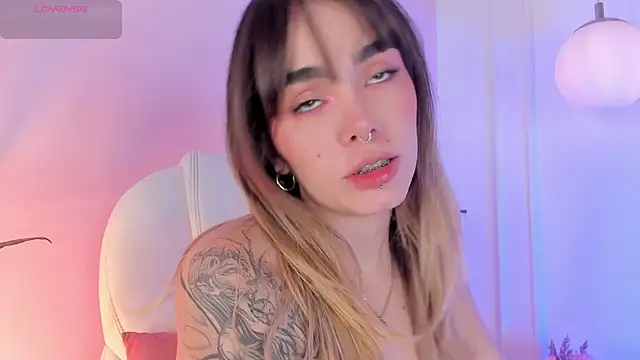 Lucy Vega online show from November 2025 05:01:01 AM