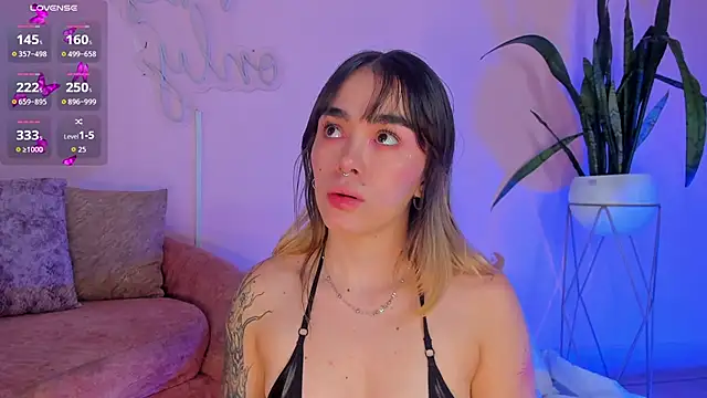 Lucy Vega online show from November 2025 03:43:01 AM