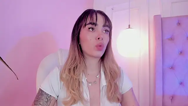 Lucy Vega online show from December 2025 04:51:02 AM