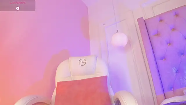 Lucy Vega online show from November 2025 05:00:01 AM