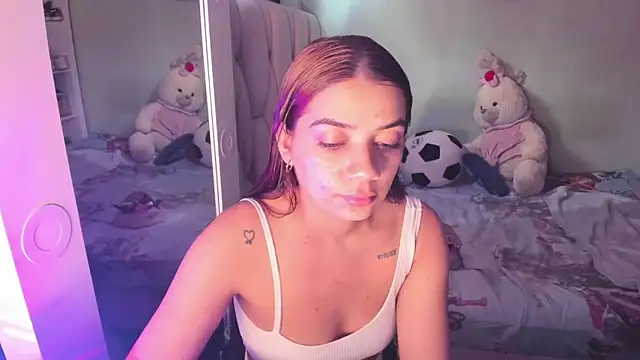 Snapshot of KittyKlum chatting on December 2025 05:15:02 PM KittyKlum online show from December 2025 05:15:02 PM