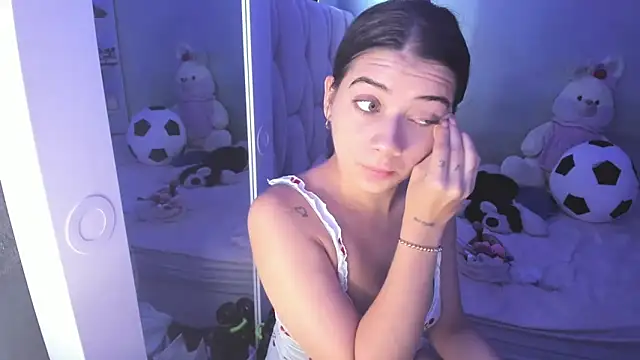 KittyKlum online show from November 2025 04:33:01 PM